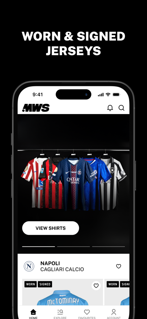 L'écran d'accueil de l'application MatchWornShirt affichant une sélection de maillots de football authentiques dédicacés et portés en match aux enchères
