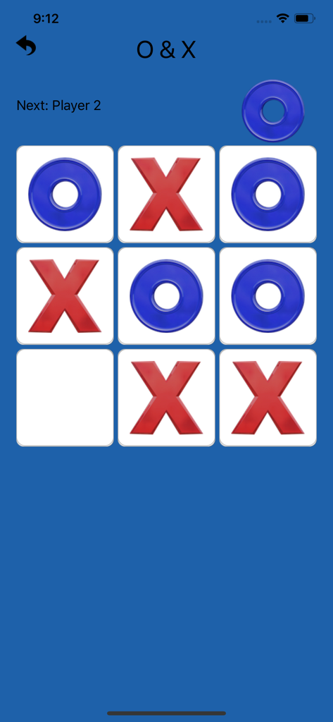 Um jogo de Jogo da Velha mostrando peças O azuis e X vermelhas em uma grade.