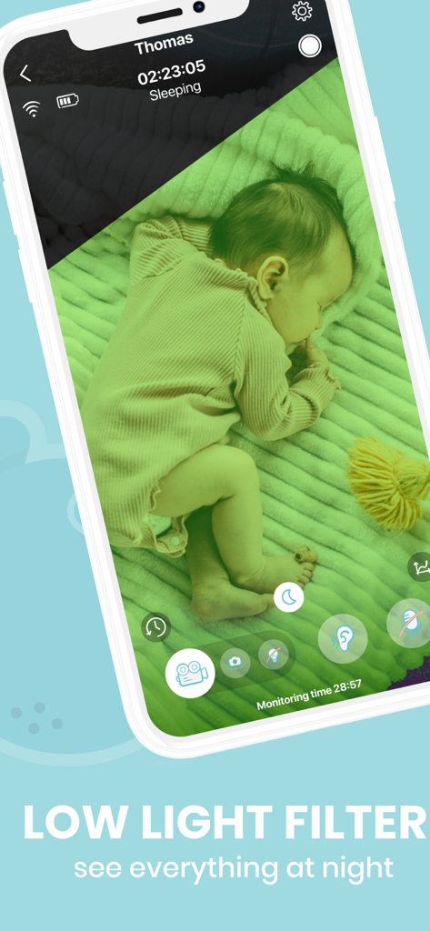 Interfaccia dell'app Baby Monitor Nancy che mostra un bambino che dorme utilizzando un filtro per la visione notturna in condizioni di scarsa illuminazione.
