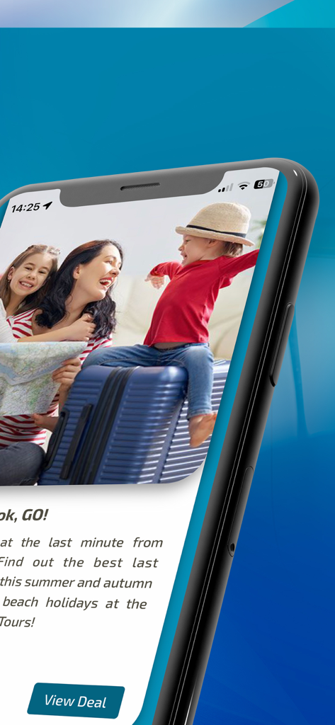 Una familia sentada en una maleta en un anuncio de ofertas de viaje en la aplicación Luxair