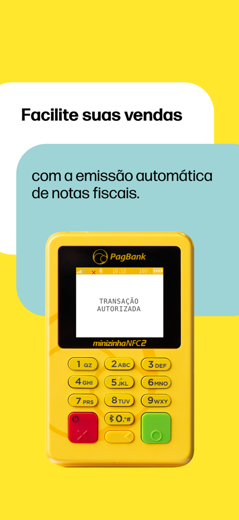 성공적인 거래 메시지를 표시하는 노란색 PagBank Minizinha NFC2 카드 리더기. 포르투갈어로 자동 세금 계산서 발행에 대한 텍스트가 있는 밝은 배경에 배치되었습니다.