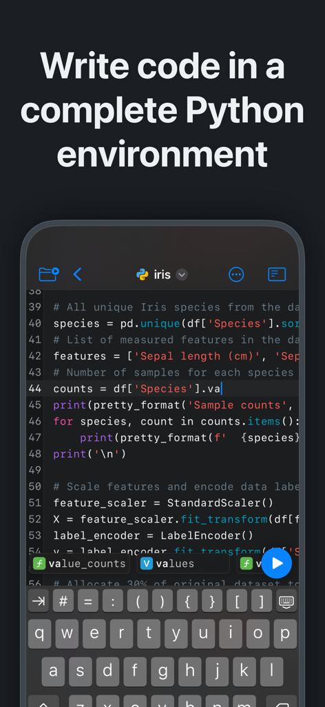 Aplicativo Juno mostrando um editor de código Python com destaque de sintaxe e um teclado personalizado no iPhone