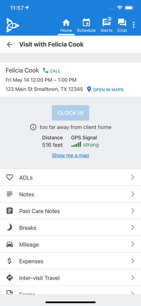 AxisCare Mobile - AxisCare 모바일 앱 인터페이스에 고객 방문 세부 정보 및 간병인 출근 기록을 위한 GPS 확인 기능 표시
