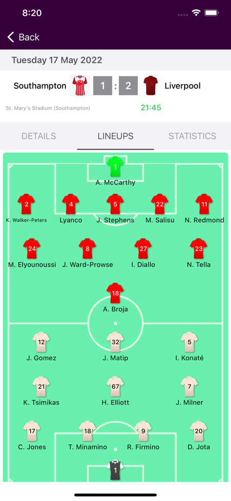 Alineaciones de partidos de fútbol de Southampton vs Liverpool en un campo digital.