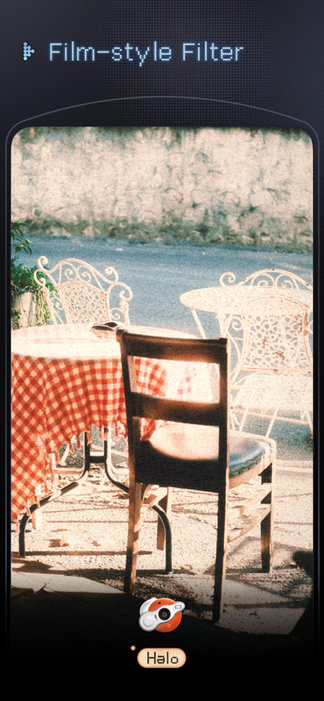 OldReel - Vintage Camcorder - Interfaz de la aplicación OldReel que muestra un efecto de filtro de película retro en una escena de cafetería