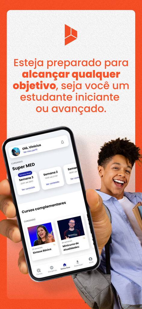 Interface do aplicativo mostrando planos de estudos semanais e cursos para preparação para o ENEM, exibida por um estudante sorridente