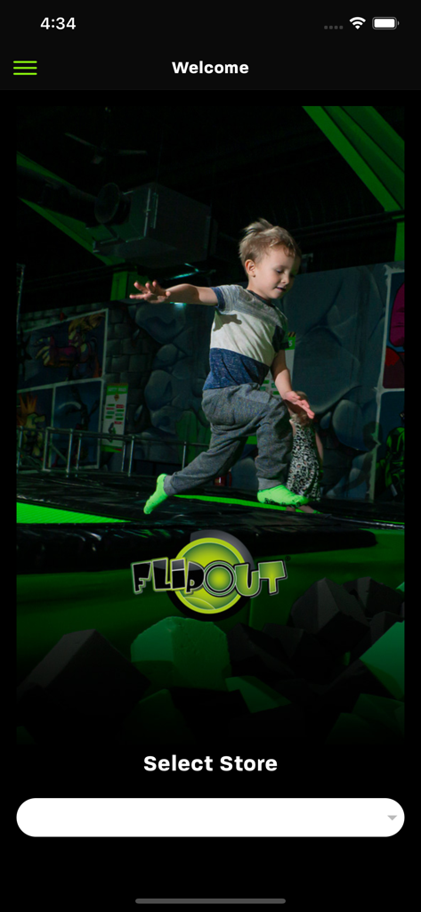 Flip Out UK App - Pantalla de bienvenida de la app Flip Out UK con un niño pequeño saltando en una cama elástica con un menú desplegable de tiendas seleccionadas