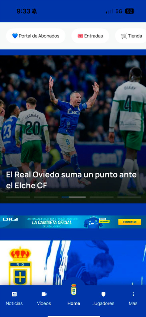Real Oviedo - Official App - Pantalla de inicio de la aplicación móvil oficial del Real Oviedo mostrando noticias del partido y atajos de navegación para entradas y la tienda.