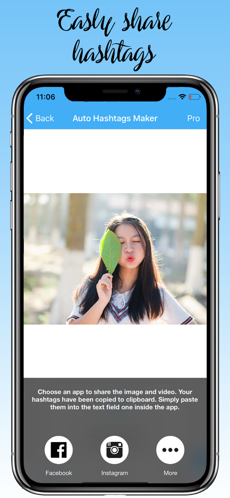 Interfaz de la aplicación móvil mostrando opciones para compartir una foto y hashtags directamente en Instagram o Facebook.