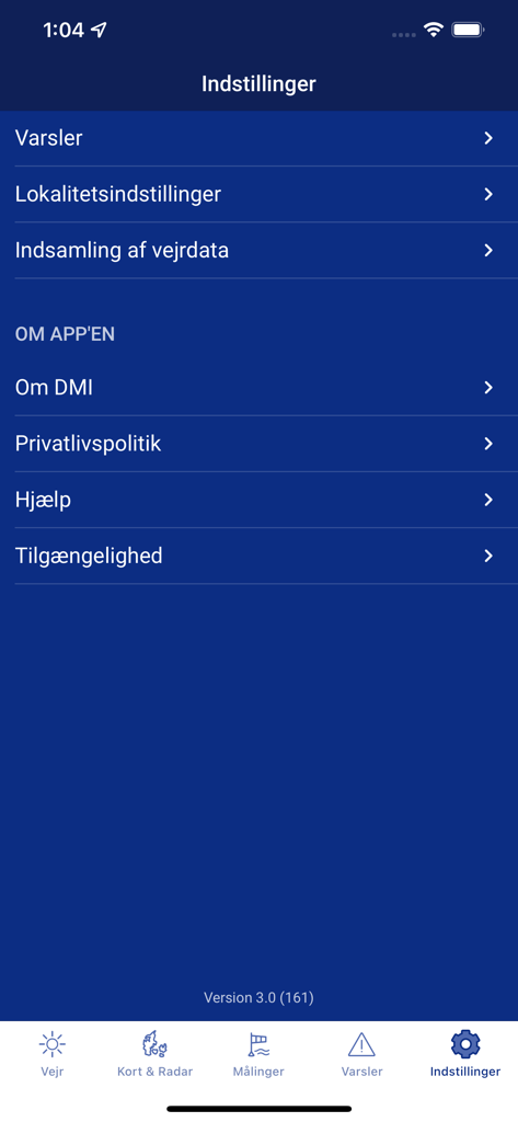 DMI Vejr - The settings menu of the DMI Vejr app featuring options for alerts, location settings, and privacy information in Danish.