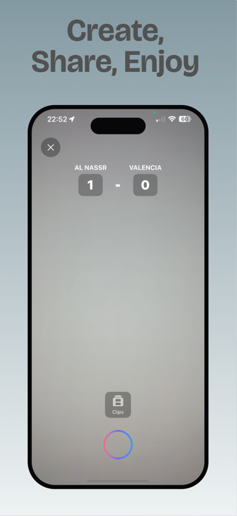 EliteCam App-Bildschirm, der eine Live-Fußballspielaufnahme zwischen Al Nassr und Valencia mit einem Spielstand von 1:0 und einer Aufnahmetaste zeigt.