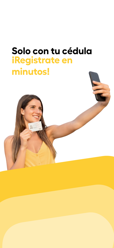 Vaquita - Una mujer sosteniendo una tarjeta de identificación y tomándose una selfie con un teléfono inteligente para registrarse en la app Vaquita