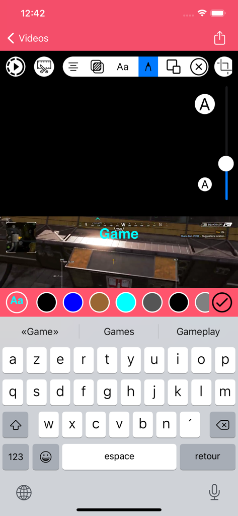 Screen Recorder,Screen Capture - Interfaccia dell'app screen recorder che mostra l'editing video con sovrapposizione di testo personalizzato su una registrazione di gioco mobile