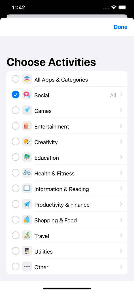 Una lista de categorías de aplicaciones para bloquear en la aplicación Escape Goose, incluyendo juegos sociales y entretenimiento.