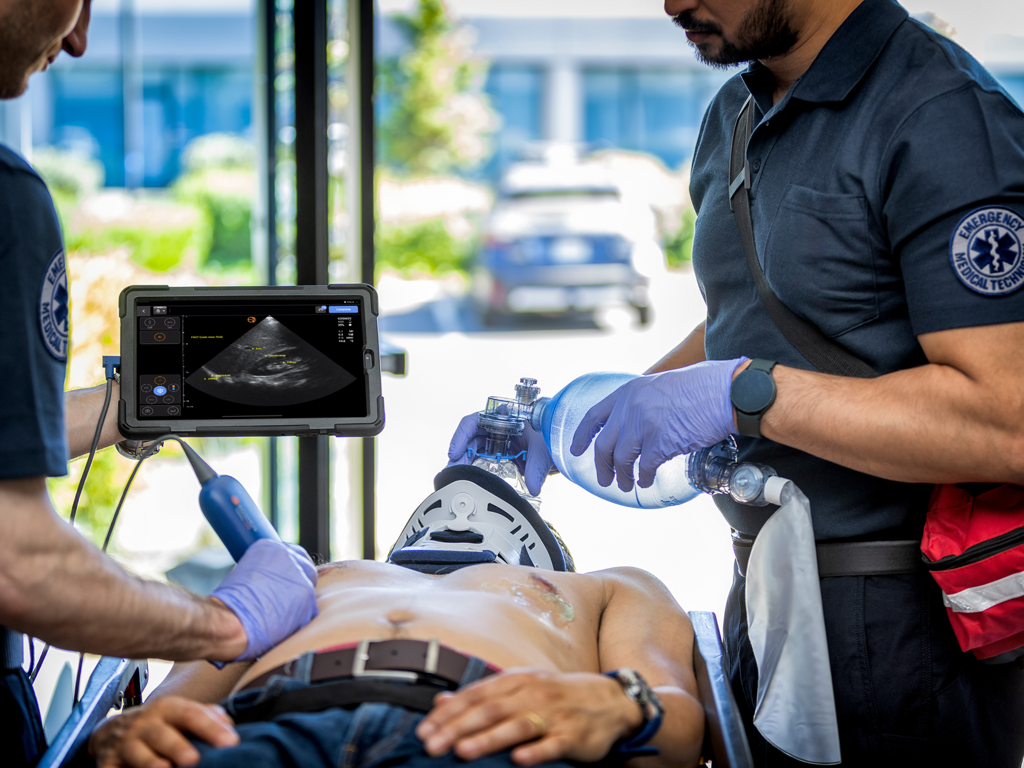 Kosmos Ultrasound 4.0 - Medical professionals using Kosmos Ultrasound on an iPad to scan a patient in an emergency setting