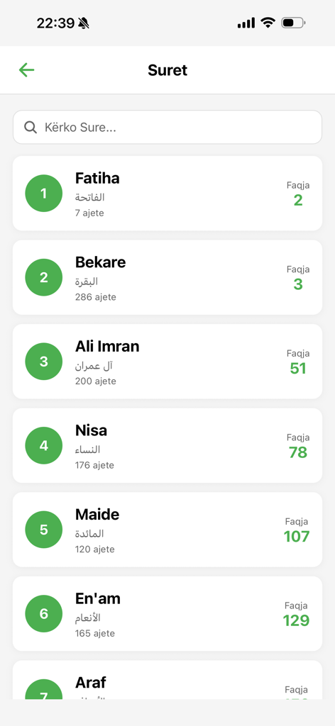 Kurani Arabisht - A list of Quran chapters in the Kurani Arabisht app showing Surah names and page numbers in Albanian.