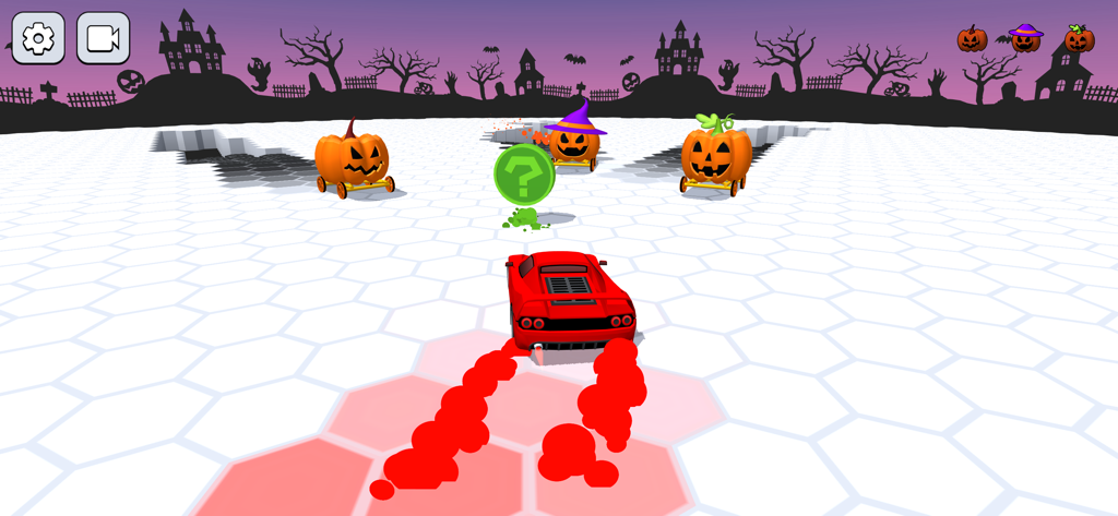Race Survival Arena King - Ein roter Supersportwagen fährt während einer Halloween-Veranstaltung mit Kürbiswagen und Spukhäusern auf einer weißen hexagonalen Arena mit fallenden Kacheln.