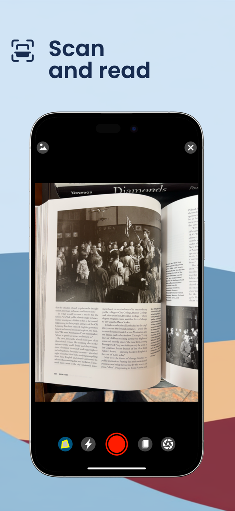 Pantalla de smartphone usando la aplicación Voice Dream para escanear la página de un libro físico para conversión de texto a voz