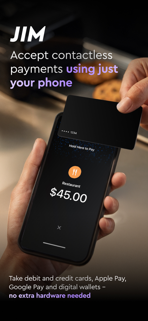 Una persona che accetta un pagamento con carta di credito contactless su un iPhone utilizzando l'app JIM per una transazione di 45 dollari.