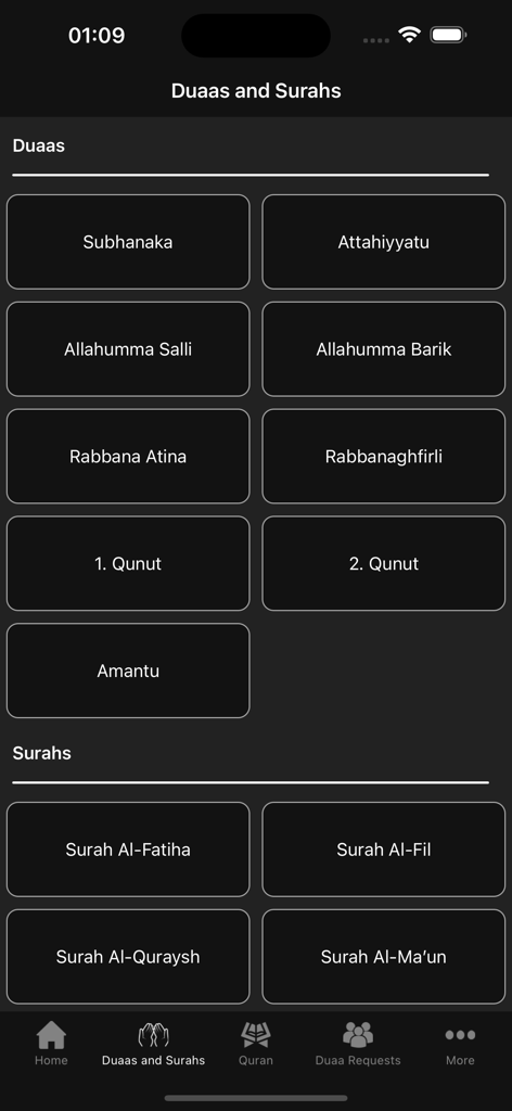 Duaas and Surahs - Der Duaas und Suren App-Auswahlbildschirm mit einem dunklen Thema und kategorisierten Gitter-Schaltflächen für islamische Gebete und Korankapitel.