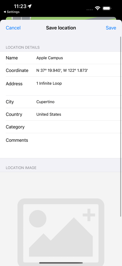Écran d'enregistrement de l'emplacement affichant les coordonnées et les champs d'adresse dans My Location Manager Lite