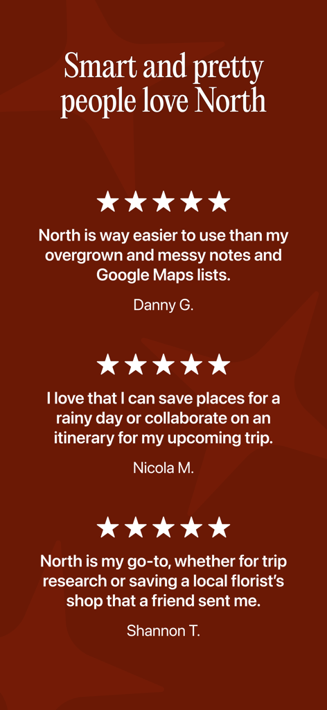 North - Save & Share Places - Tres reseñas de usuarios de cinco estrellas para la aplicación North sobre un fondo rojo intenso.