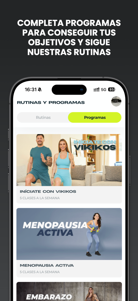 Pantalla de la app Entrena Virtual mostrando una variedad de programas de fitness y rutinas de entrenamiento en español