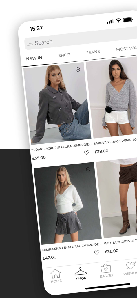 Une capture d'écran de l'application mobile Motel Rocks montrant un flux sélectionné de vêtements tendance pour femmes, y compris des vestes et des hauts avec leur prix.