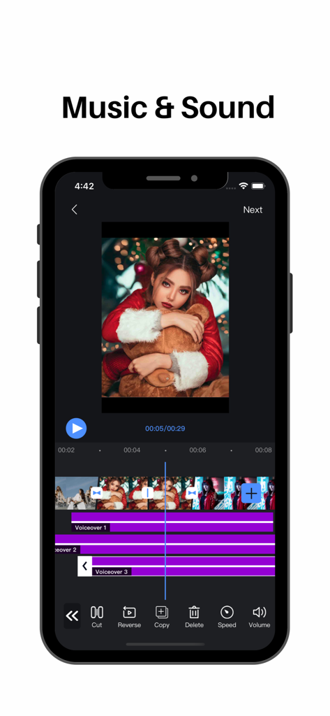Video Editor - Video Maker，Cut - Interfaz de aplicación de edición de video móvil que muestra múltiples pistas de voz en off en una línea de tiempo