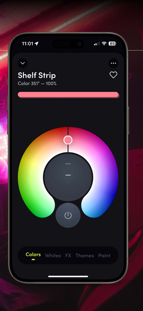 Pantalla de smartphone mostrando la interfaz de rueda de colores de la app LIFX para controlar una tira de luz inteligente.