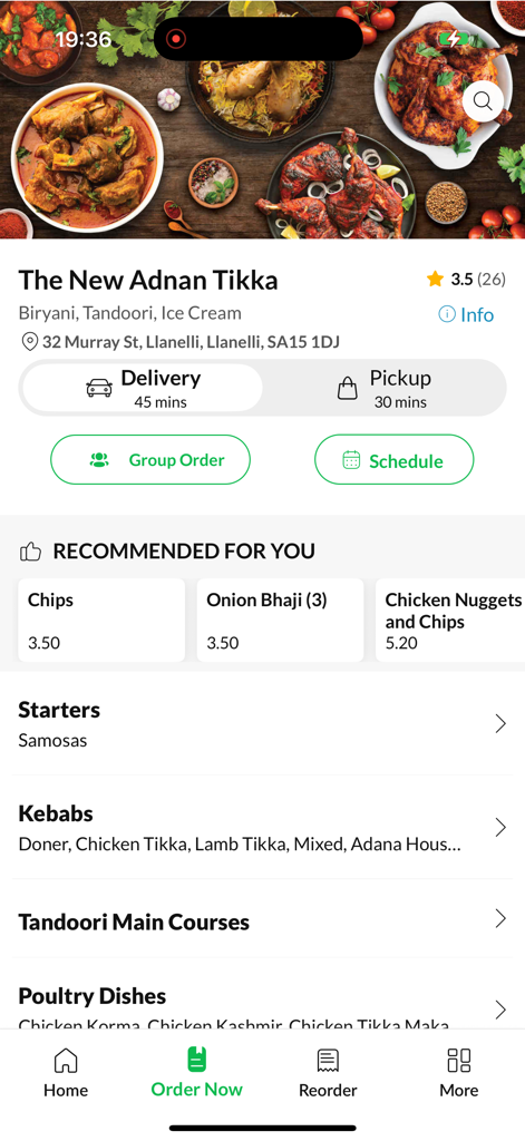 The New Adnan Tikka - Interfaccia dell'app mobile The New Adnan Tikka con menu di cibo e opzioni di consegna