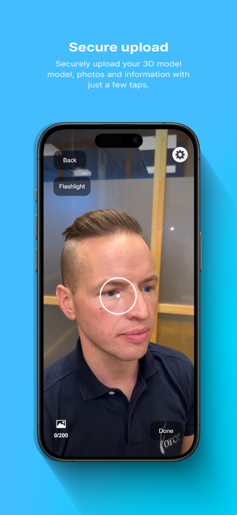 Interface de smartphone montrant un utilisateur capturant un modèle 3D du cuir chevelu pour la restauration capillaire à l'aide de l'application Force HT Pro