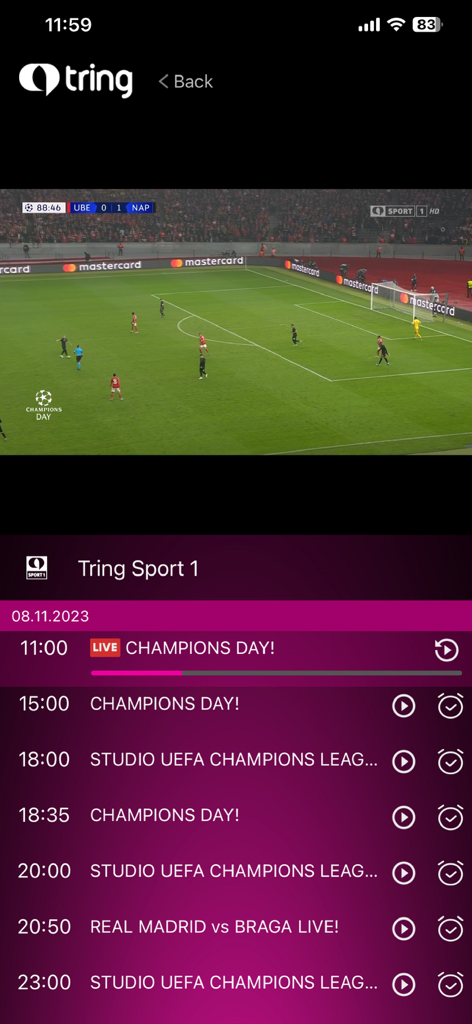 Tring TV - Tring TV App-Oberfläche, die ein Live-Fußballspiel und einen Sendeplan für Sportprogramme anzeigt