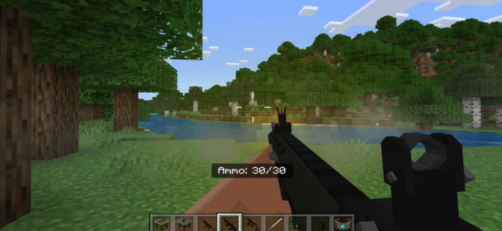 Ego-Perspektive eines Waffen-Mods in einem Minecraft-Wald