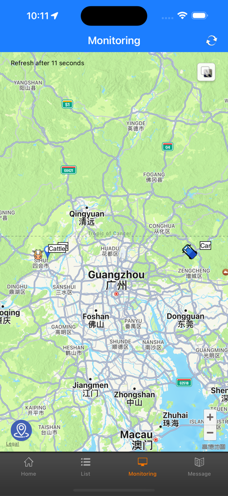 Pantalla de monitoreo de la aplicación AKSH GPS que muestra el rastreo de ubicación en tiempo real para un automóvil y ganado en un mapa detallado.
