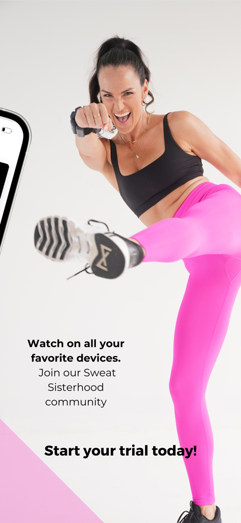 HoodFit: Fitness App for Women - Una mujer con leggings rosas y un top deportivo negro realizando una patada poderosa durante una sesión de entrenamiento basada en ritmo de HoodFit.
