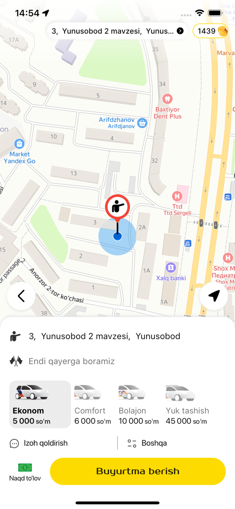 Interface de l'application Xon taxi montrant la localisation de la carte, les options de catégorie de trajet avec les prix et un bouton de réservation.