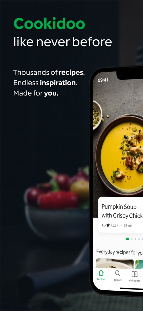 Die Thermomix Cookidoo App auf einem Smartphone, die ein Kürbissuppenrezept mit professioneller Food-Fotografie zeigt