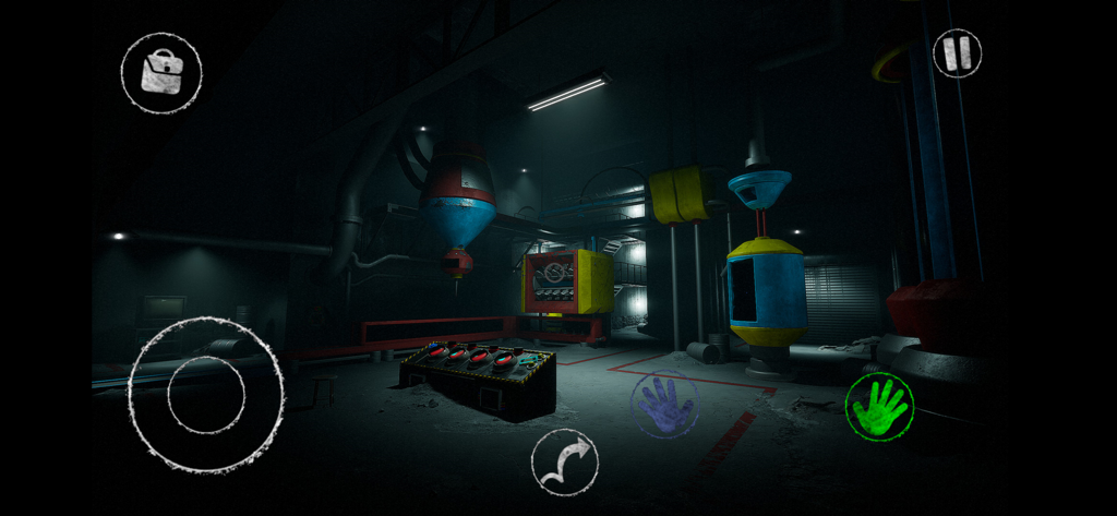 Poppy Playtime Chapter 2 - GrabPack 손 아이콘이 있는 밝은 색상의 기계와 어두운 산업실을 보여주는 Poppy Playtime 챕터 2의 게임플레이 스크린샷