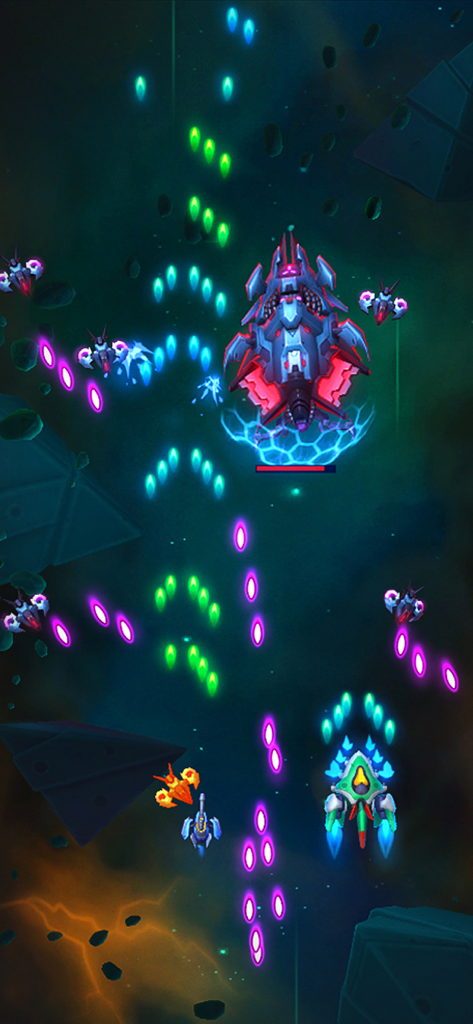 Gameplay di Space Justice Alien Shooter che mostra una battaglia spaziale verticale con laser colorati e una nave boss