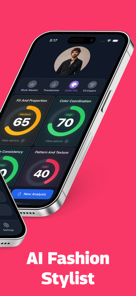 Outfit Planner: AI Outfit - KI-Mode-Stylist-App-Oberfläche, die Outfit-Analyse-Scores für Passform, Farbkombination und Mustertextur anzeigt