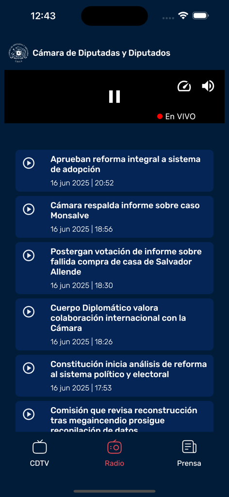 TV Diputad@s Chile - Interface do aplicativo TV Diputad@s Chile mostrando o sinal de rádio ao vivo e uma lista de manchetes de notícias legislativas