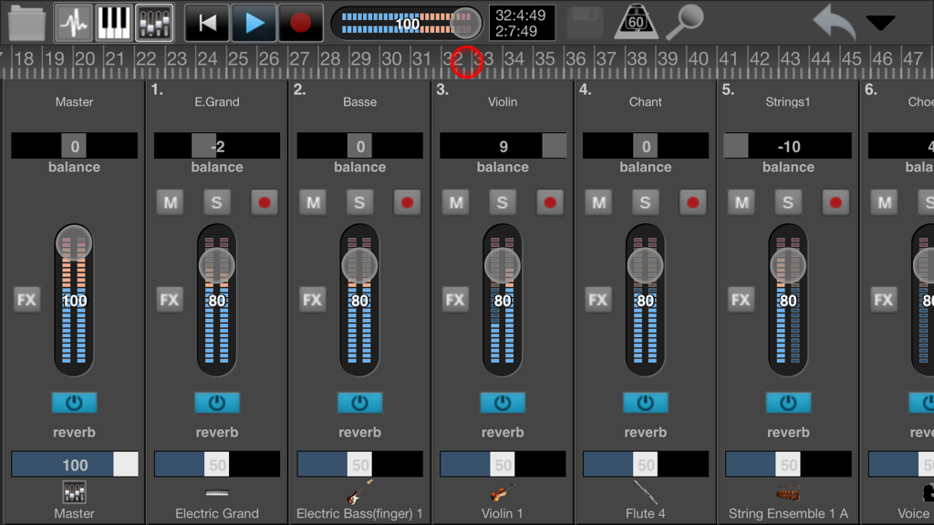 Um console de mixagem multi-faixa no Recording Studio Pro mostrando faders de volume e controles de balanço para vários instrumentos, incluindo piano de cauda elétrico, baixo e violino