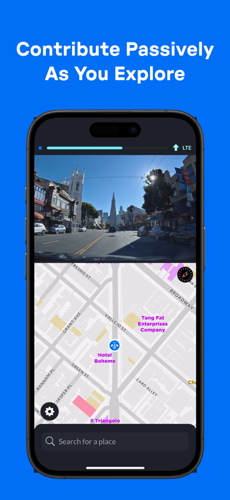 Bee Maps: Drive, Earn, Fun - Interface de l'application Bee Maps présentant un écran divisé avec une vue de dashcam en direct et une carte de ville détaillée pour gagner des récompenses.