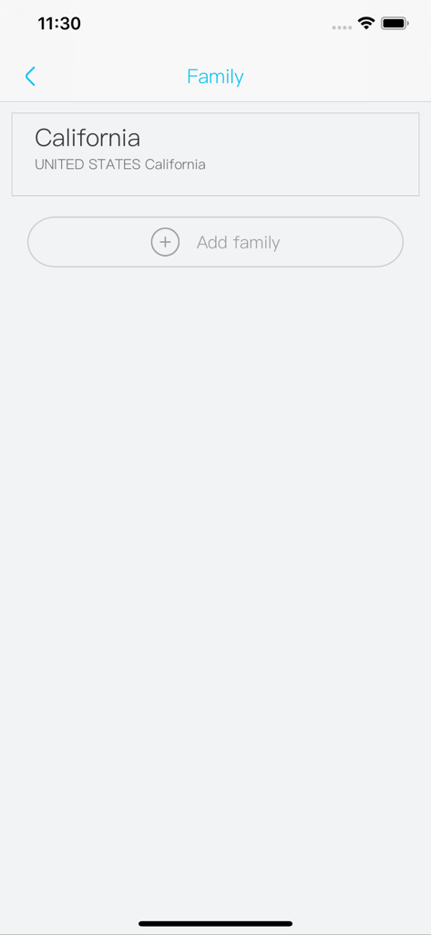 L'écran de gestion familiale dans l'application Ubox montrant une liste d'emplacements et une option pour ajouter un nouveau groupe familial.