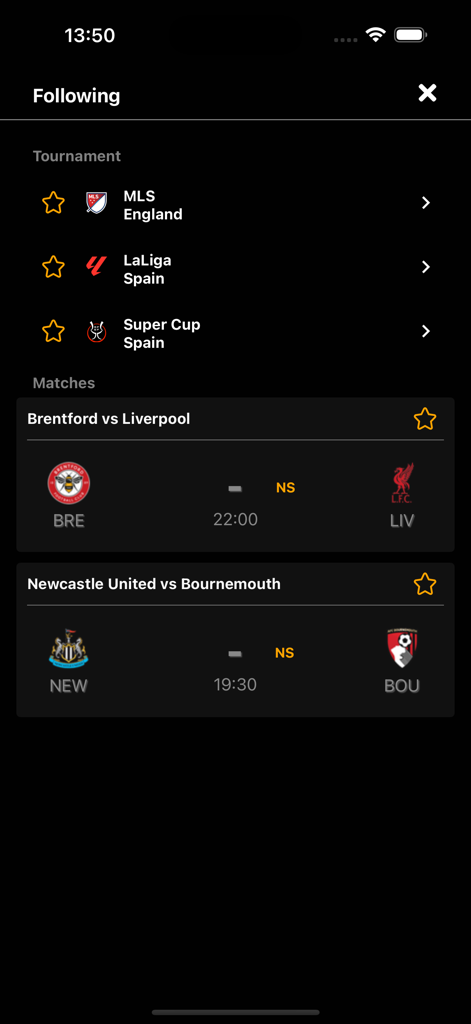 Football Score Live - 추적 중인 축구 리그와 예정된 경기 일정을 보여주는 팔로우 화면.