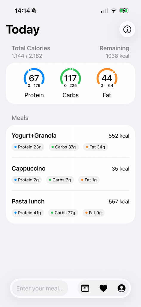 NutriSmart -  Macros tracker - Panel de la aplicación NutriSmart que muestra el progreso de calorías diarias, medidores de macronutrientes para proteínas, carbohidratos y grasas, y una lista de comidas registradas.