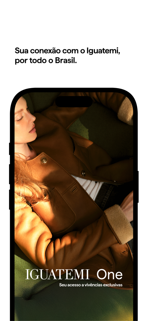 Pantalla de bienvenida de la aplicación Iguatemi One con una mujer en moda de lujo y texto promocional de experiencias exclusivas