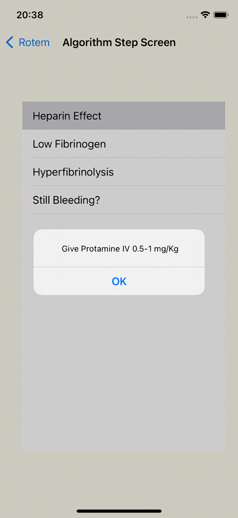 App di formazione medica che mostra un passaggio dell'algoritmo per l'effetto eparina con un suggerimento sul dosaggio di protamina.