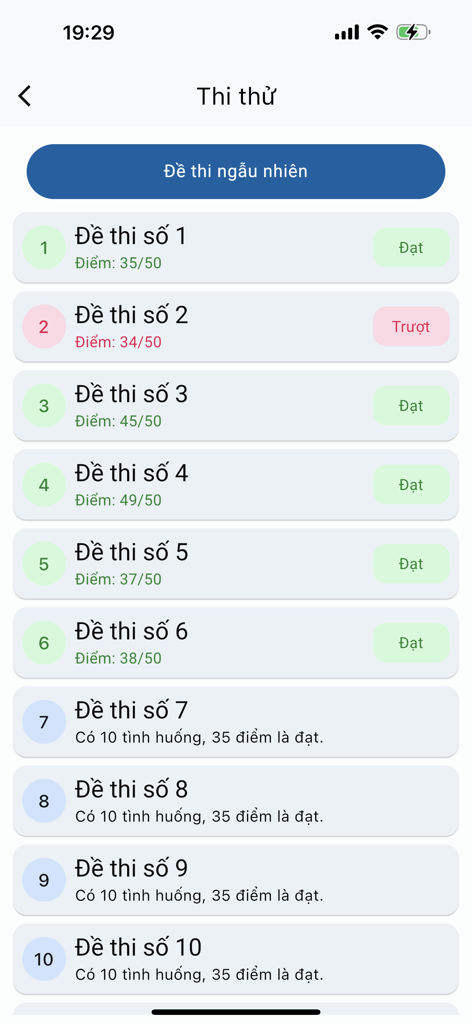 Ôn 120 mô phỏng THGT v2.0.0 - Pantalla de una aplicación móvil que muestra una lista de exámenes de práctica de conducción con puntuaciones y estado de aprobado o reprobado